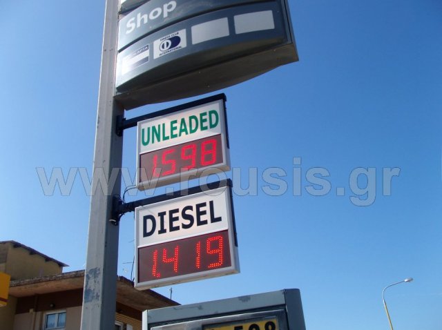 Μεικτές πινακίδες LED ένδειξης τιμών καυσίμων σε πρατήριο Shell στο Καλπάκι Ιωαννίνων