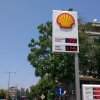 Πινακίδες τιμών καυσίμων στους νέους πυλώνες πρατηρίων της Shell 2