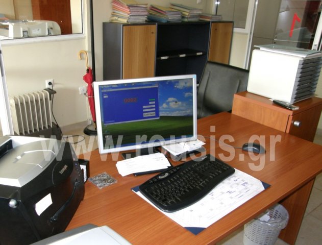Στον υπολογιστή του κάθε γραφείου εξυπηρέτησης εγκαθίσταται το ειδικό λογισμικόκαι μέσω του υπάρχοντος δικτύου γίνονται οι κλήσεις των επισκεπτών.