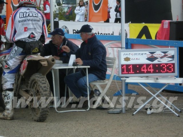 GPS synchronised LED clock display for enduro racing