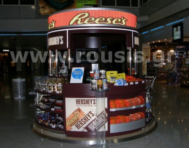 Full collor indoor, round 360° LED display in the Hershey's kiosk in the airport of Athens!This is a model of 4mm pixel pitch.