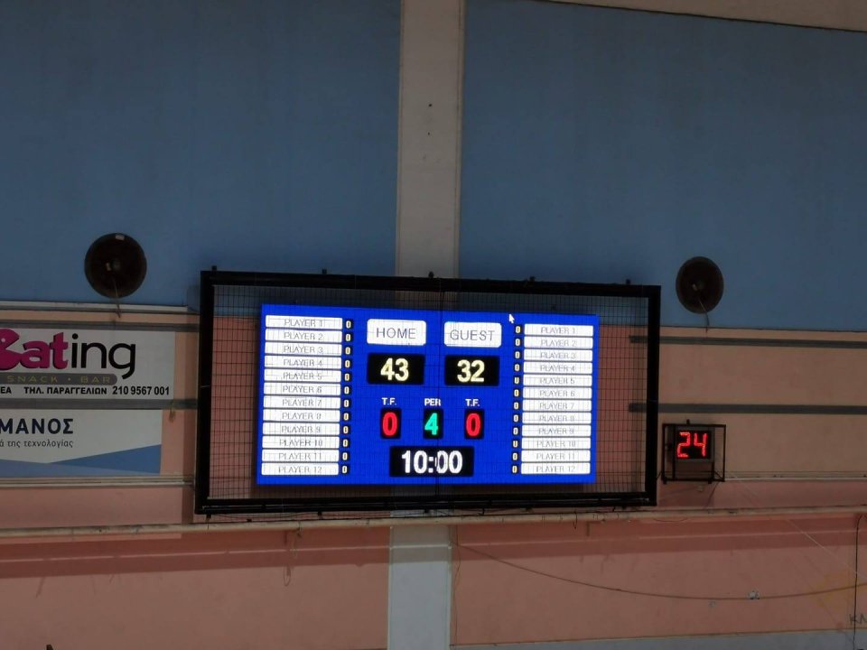 Πίνακας score basketball τύπου matrix στο γήπεδο του Έσπερου στην Καλιθέα.