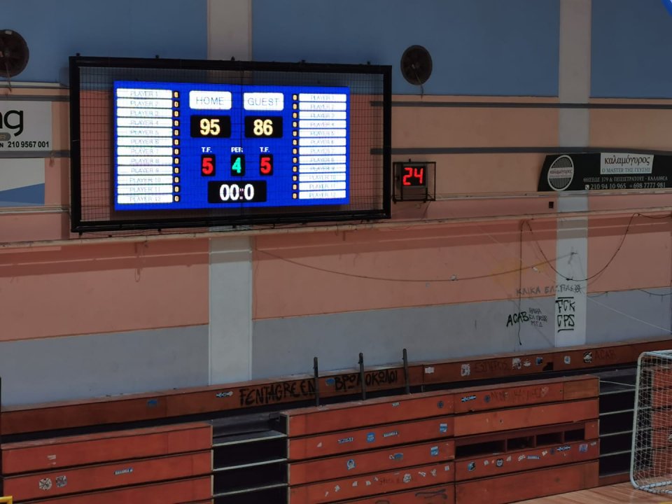 Πίνακας score basketball τύπου matrix στο γήπεδο του Έσπερου στην Καλιθέα.